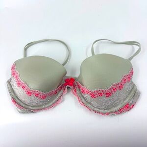 Victoria's Secret Lace Accent Bra in Cream and Pink